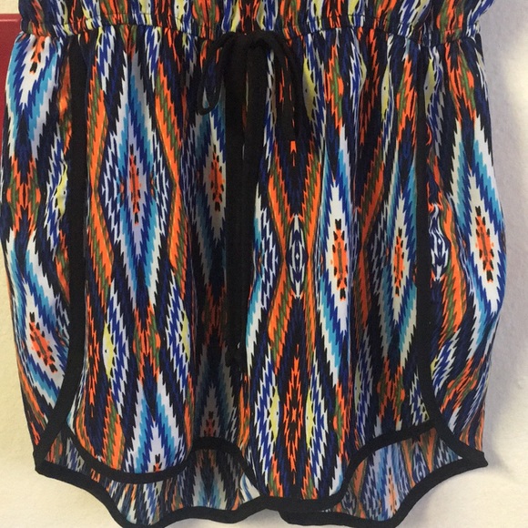 Vibrant colors patterned romper - Picture 3 of 4